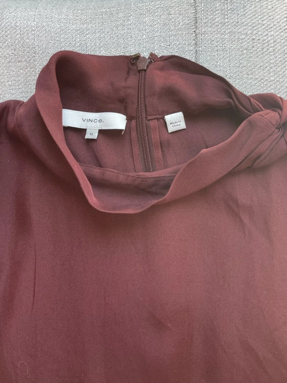 Vince silk blend Burgundy Mock Neck Flutter Sleeve Blouse xl - Picture 6 of 9